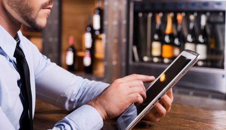 goomer-tablets-para-restaurante-vantagens-para-a-satisfacao-dos-clientes